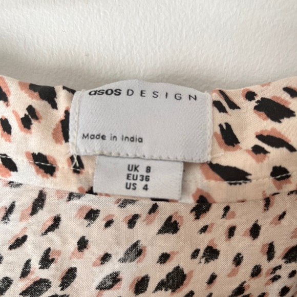 Asos design button through midi skirt in animal print. Size 4 - Picture 3 of 3